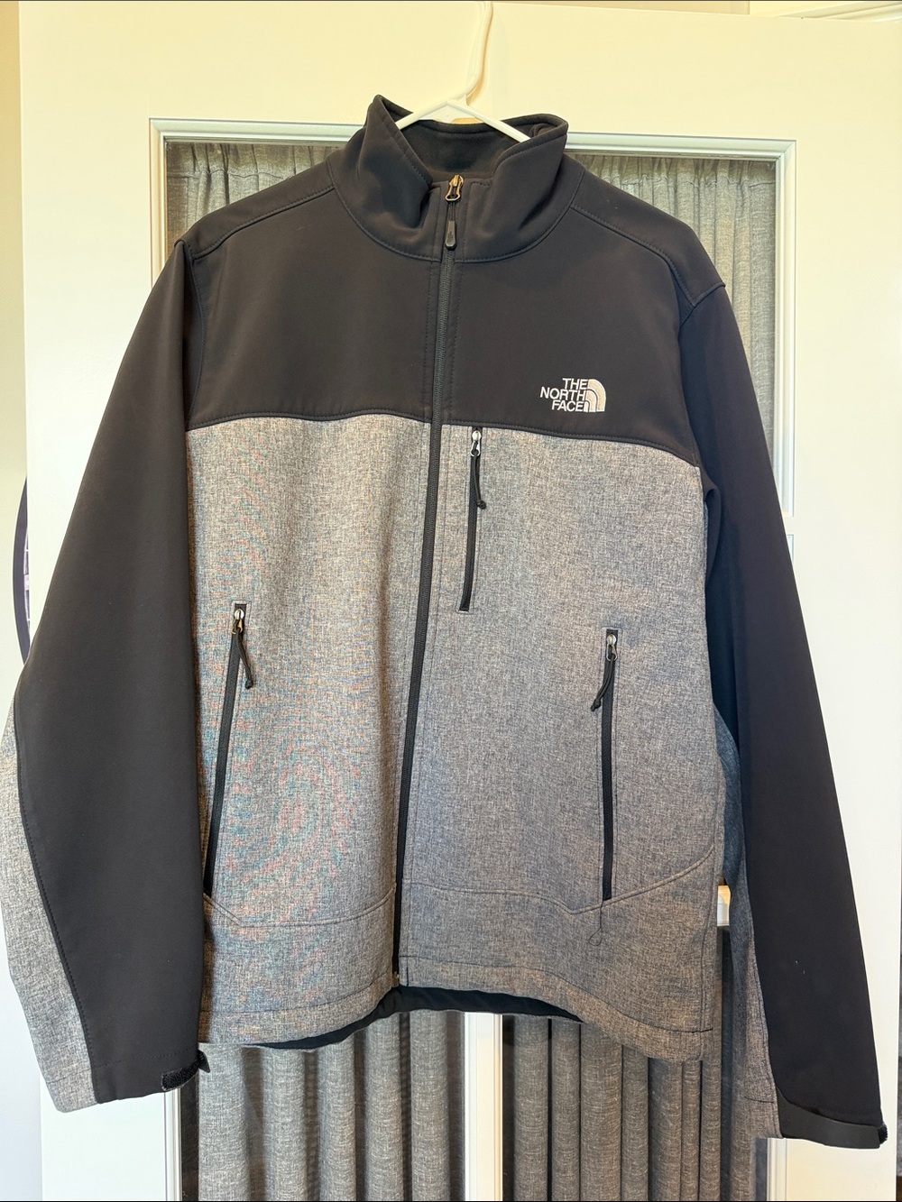 The North Face Men's Two-Tone Softshell Jacket - Black & Gray Heather